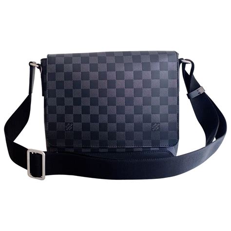 sac a main louis vuitton homme carreaux noir|Louis Vuitton monogram sac plat.